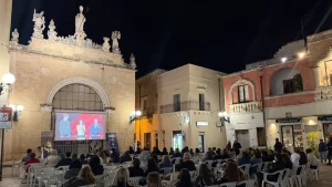 Nardò, Giacomo Calò supera il primo Live di X Factor 2026: tifo in piazza Salandra