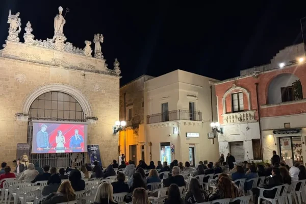 Nardò, Giacomo Calò supera il primo Live di X Factor 2026: tifo in piazza Salandra