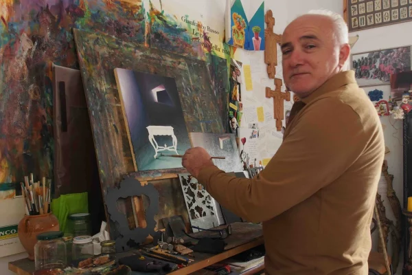 Nardò, Gianfranco Russo inaugura la mostra ‘Doppio piano’ alla galleria L’Osanna
