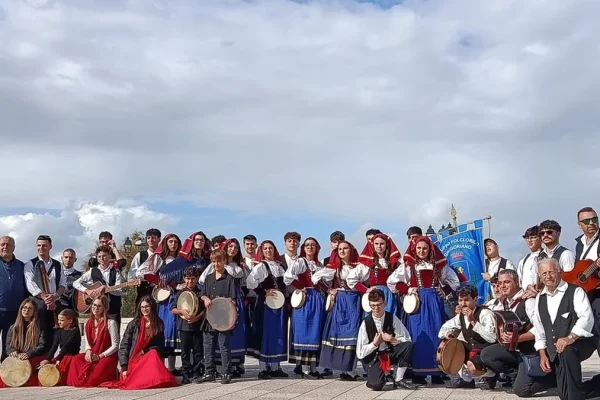 Otranto, musica popolare e tradizioni animano il centro storico con un flash mob
