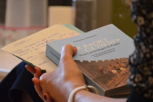 Patù, presentato il libro Le Radici Ca Tieni di Francesco D’Andria