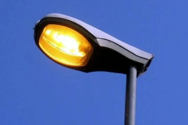 Presicce-Acquarica, polemiche sulla pubblica illuminazione: disservizi e contestazioni sul contratto trentennale