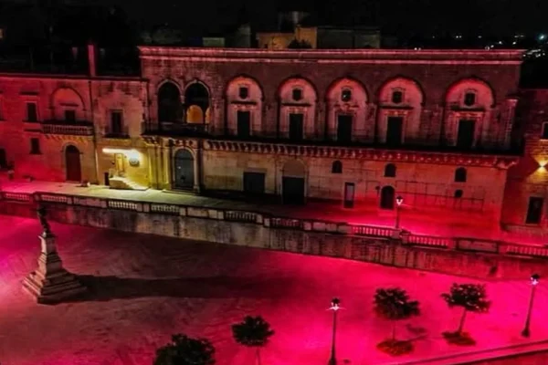 Ruffano, il centro storico si illumina di rosa per la prevenzione del tumore al seno