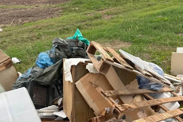 Supersano, allarme rifiuti abbandonati: appello al senso civico per il territorio