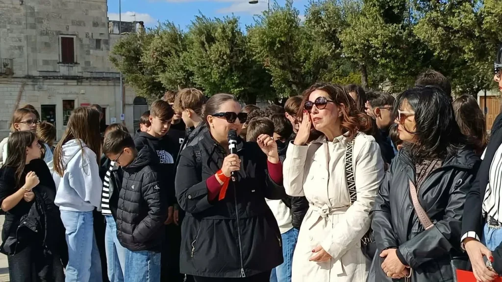 Dettaglio 10: Taviano, delegazione comunale e studenti a Scorrano per la marcia 'Vietato morire'