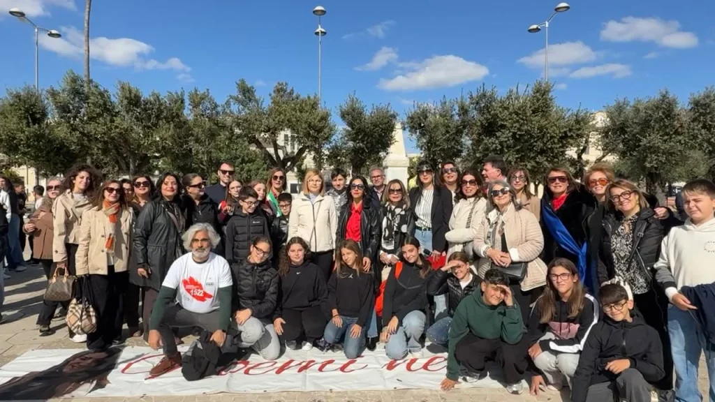 Dettaglio 6: Taviano, delegazione comunale e studenti a Scorrano per la marcia 'Vietato morire'