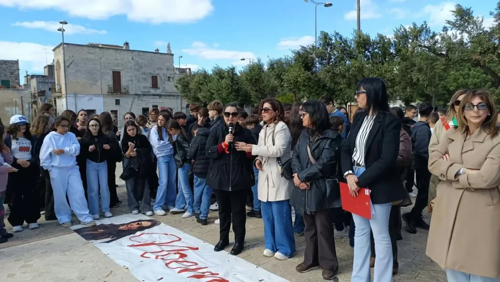 Dettaglio 7: Taviano, delegazione comunale e studenti a Scorrano per la marcia 'Vietato morire'
