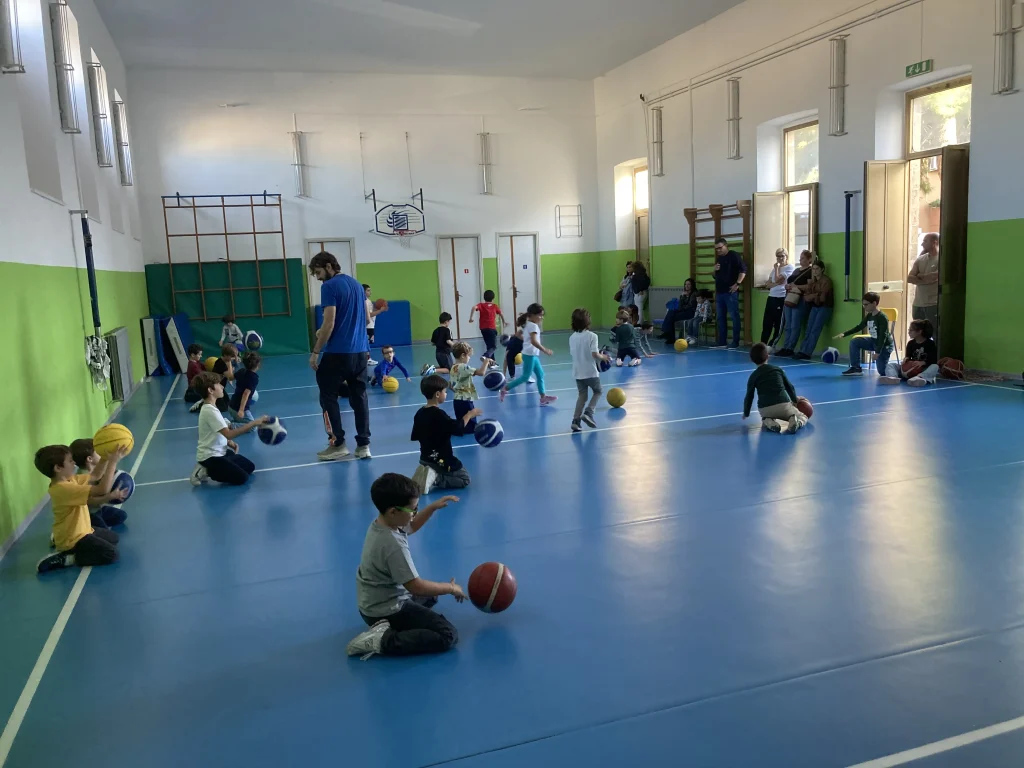 Dettaglio 1: Taviano, la pallacanestro arriva in citt&agrave;: palestre piene grazie a genitori e scuola