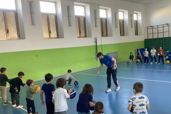 Taviano, la pallacanestro arriva in città: palestre piene grazie a genitori e scuola