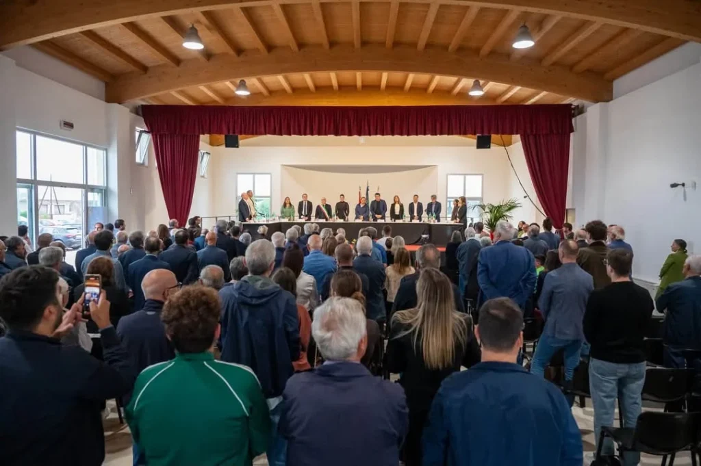 Dettaglio 2: Taviano, omaggio agli ex amministratori comunali: consegnate medaglie di riconoscenza