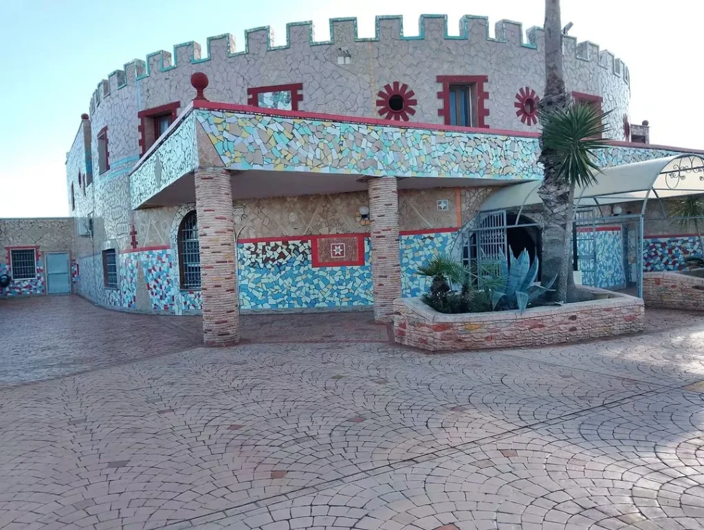 Dettaglio 1: Torre Chianca, dieci anni di lavoro per il mosaico monumentale di Giuseppe Toma