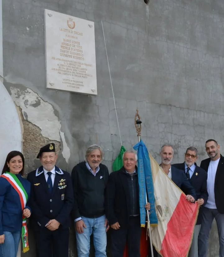 Dettaglio 2: Tricase, una targa ricorda i cinque giovani eroi che salvarono il porto nel 1949