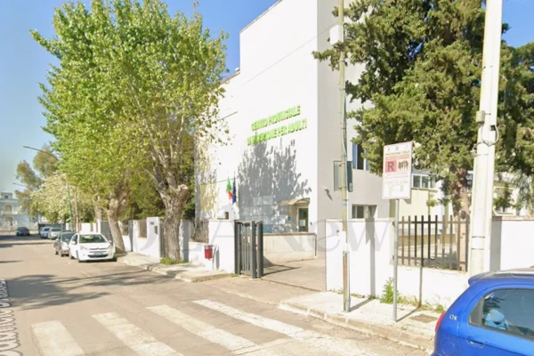 Ugento, tensione vicino alla scuola media: 23enne fermato dai Carabinieri