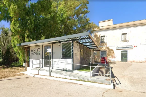 Velostazione di Ugento, approvate le tariffe per il 2027. Ma la struttura non è mai stata aperta: una presa in giro per i cittadini?