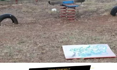 Parco Giochi Di Gemini Tra Vetri Rotti Sporcizia Ed Escrementi