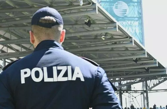 Police officer at stadium. Napoli fan banned for 10 years after Lecce riot. DASPO.